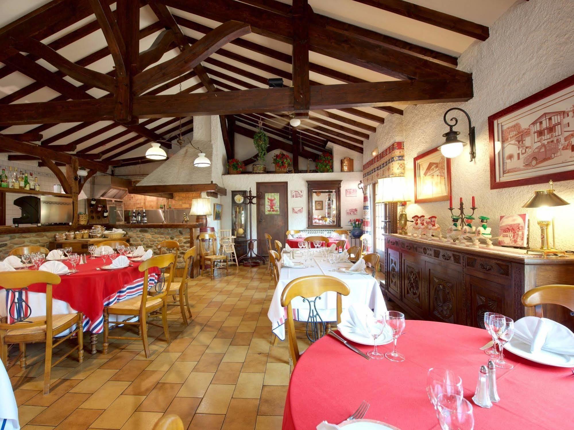Auberge Chez Tante Ursule 康博莱班 外观 照片