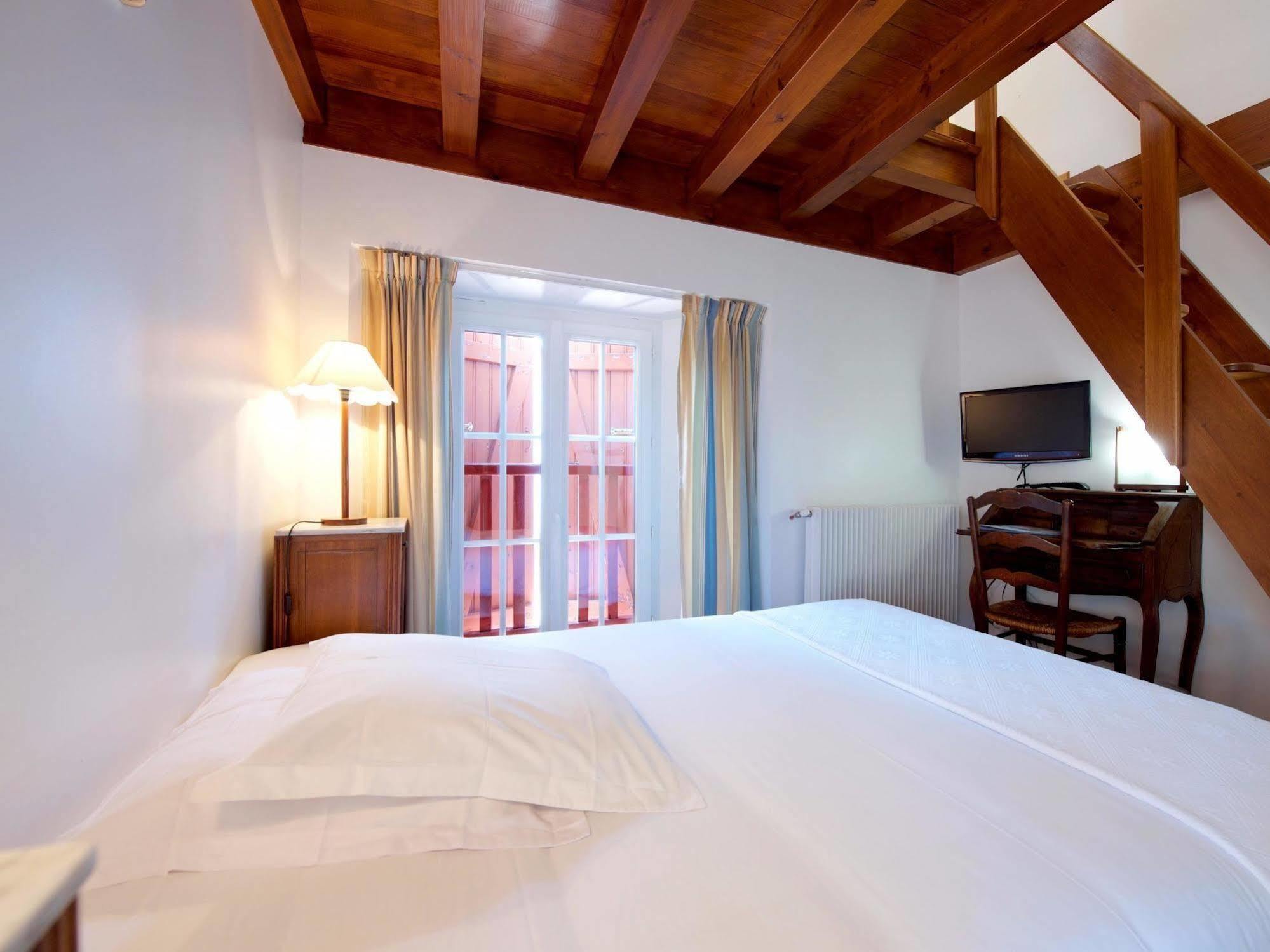 Auberge Chez Tante Ursule 康博莱班 外观 照片