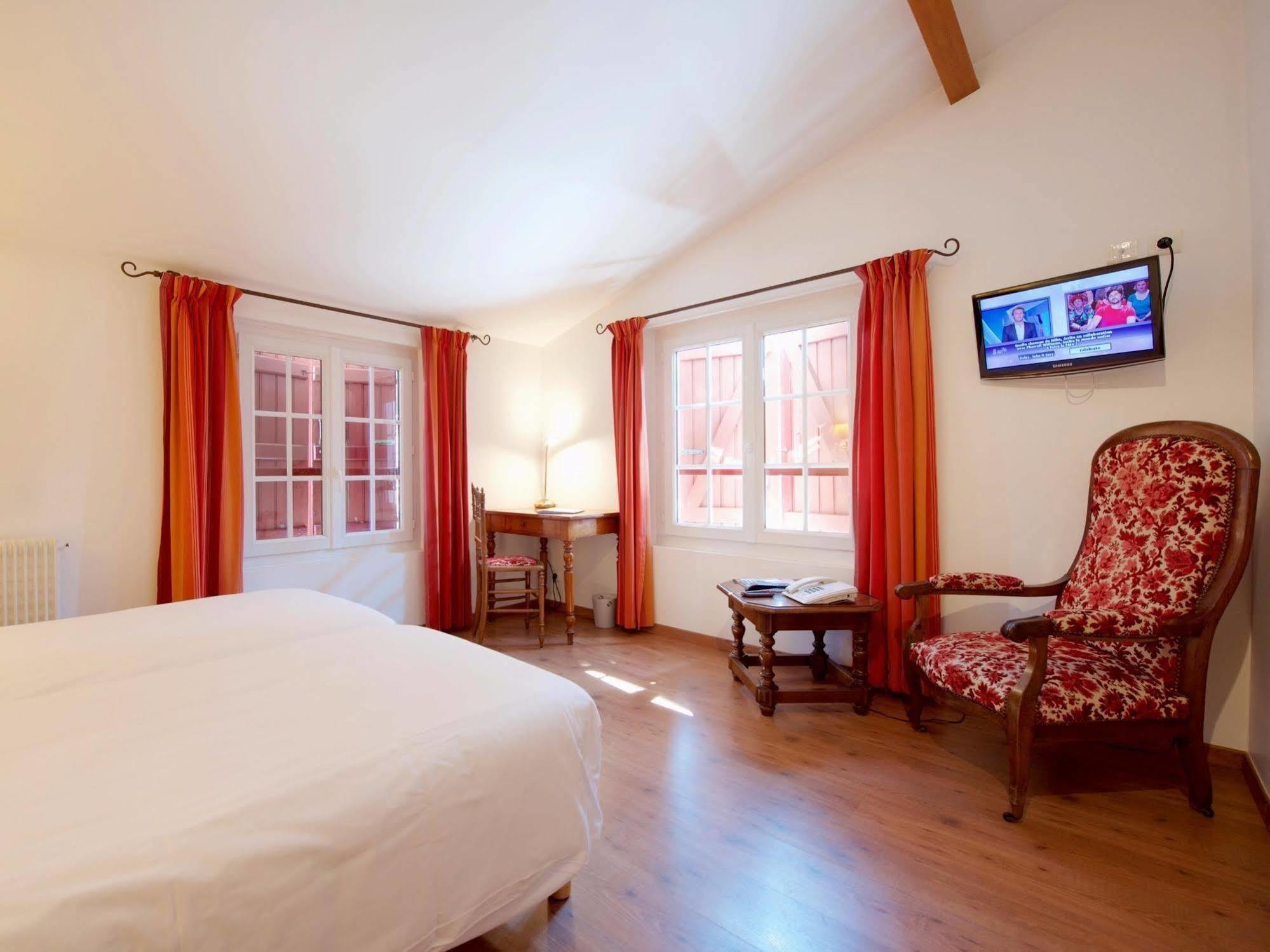 Auberge Chez Tante Ursule 康博莱班 外观 照片