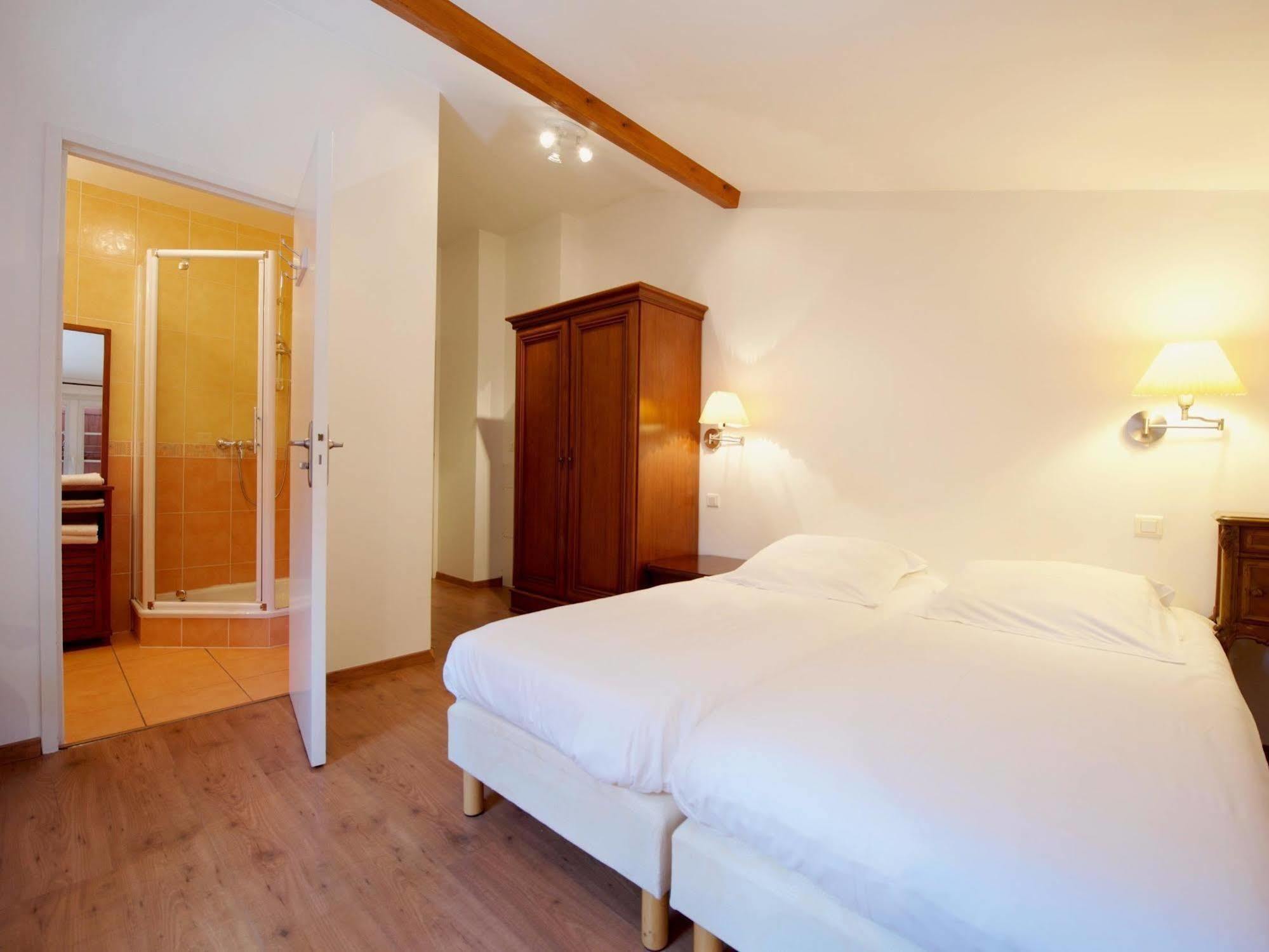 Auberge Chez Tante Ursule 康博莱班 外观 照片
